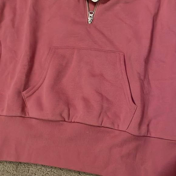 Levi’s cropped quarter zip pullover NWT - Picture 3 of 4